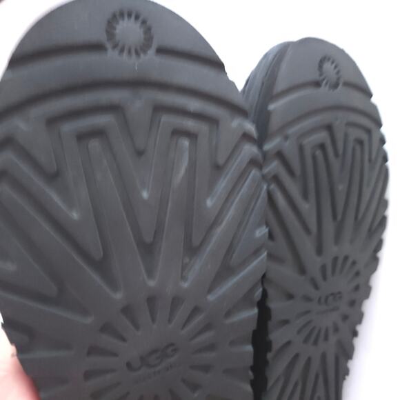 UGG Tularosa Route Black Cable Knit Mid Calf Boots, Buckle Detail, US 8 - EU 39 - Picture 6 of 7